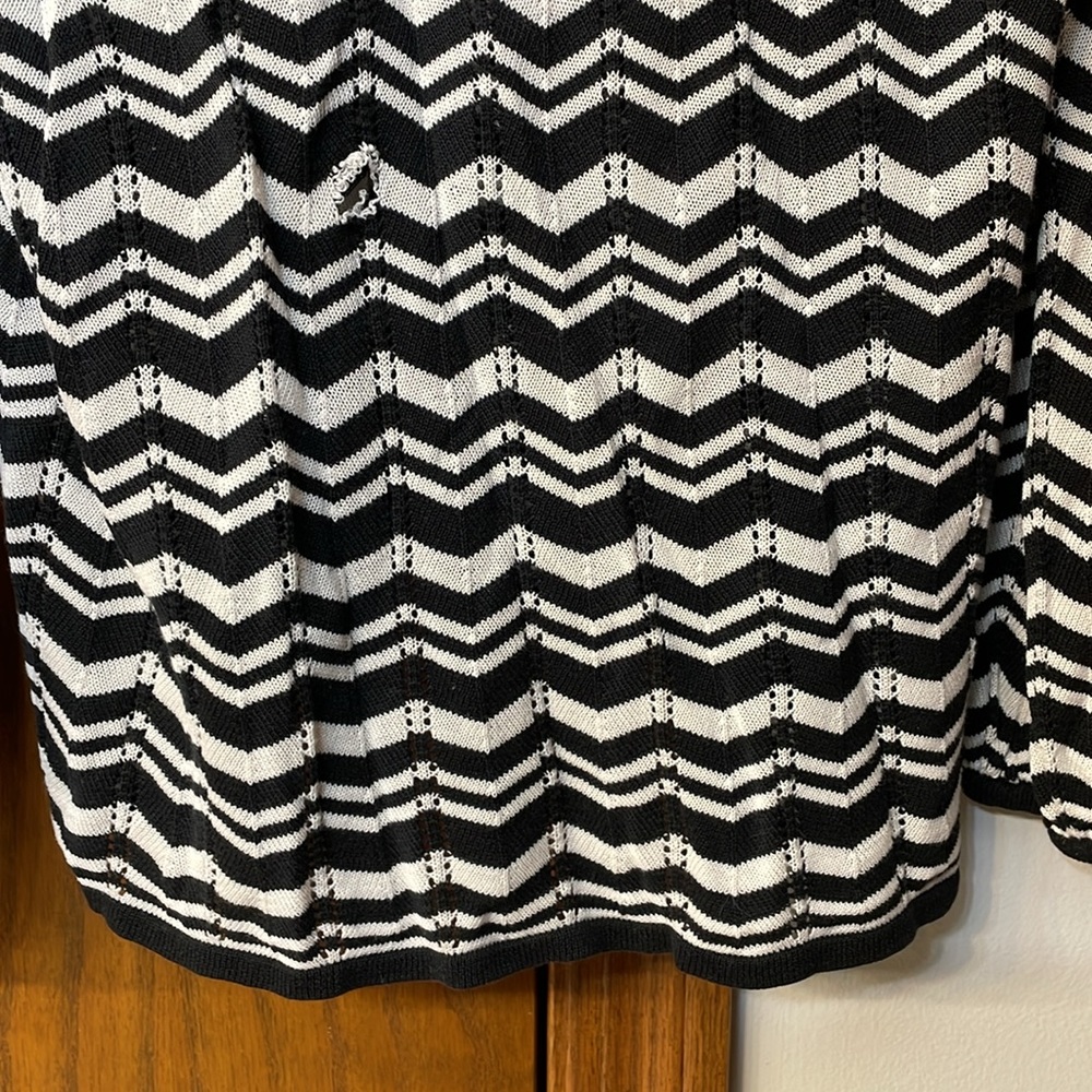 INC UEC Womens Size Large Black White Chevron Stripe Sweater Scoop Neck Bell Slv - Picture 10 of 10